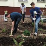 Небезразличные партийцы района Проспект Вернадского пришли на помощь местным жителям