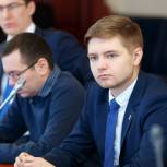 Кирилл Медведев выступил с инициативой подготовить региональный доклад о положении дел молодежи в Югре 