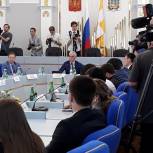 Федеральный парламентарий напутствует молодых депутатов