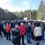 Михаил Клименко принял участие в церемонии возложения цветов к подножию Широкореченского мемориала