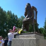 Олег Быков принял участие в открытии памятника Роберту Рождественскому