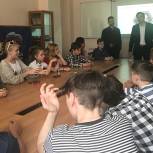 С заботой о подрастающем поколении: Единороссы проводят лекции для детей