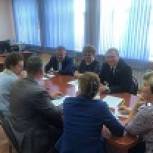 Депутат Владимир Смирнов провел встречу с директорами школ поселка Садового