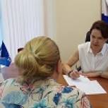 К Ире Овчинниковой обратилась гражданка с вопросом об оформлении пенсии по выслуге