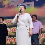 Татьяна Дроздова поздравила своих избирателей с Днем села