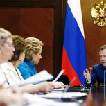 Медведев пообещал расширение использования материнского капитала до 2020 года