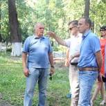 Секретарь местного отделения «Единой России» Выксунского городского округа проинспектировал ход работ по благоустройству парка 