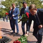 Турчак возложил цветы к Мемориалу героической обороны Севастополя