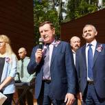 Партитйцы Балашихи поздравили горожан с Днем Российского флага
