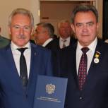 Губернатор вручил жителям региона государственные награды