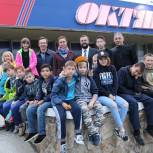 В Озерске ЕР организовала для детей-сирот посещение кинотеатра 