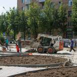 В Электростали партийцы проконтролировали строительство пешеходной зоны 
