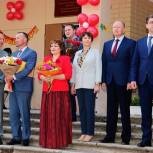 В День знаний депутаты "Единой России" приняли участие в торжественных линейках