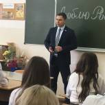 Партиец обсудил с одиннадцатиклассниками их будущее