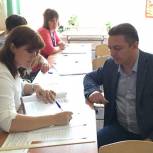 Андрей Кулаков проголосовал на избирательном участке в Раменском