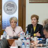 Депутаты фракции ЕР обсудили с главой ФОМС вопросы лечения пациентов с онкологическими заболеваниями
