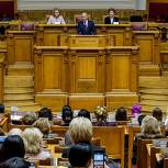 Путин выступил за решение проблемы гендерного неравенства