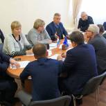 Собственники брошенных УК домов обратились за помощью к ярославским партийцам