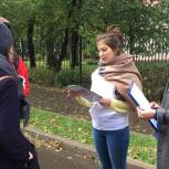 Молодогвардейцы ЮЗАО провели соцопрос среди жителей Котловки