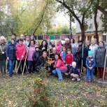 Партийцы Академического округа навели порядок в сквере имени Усова