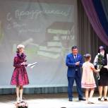 Левобережные партийцы поздравили педагогов с праздником