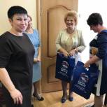 Партийцы Железнодорожного округа поздравили директоров школ