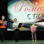 В Первоуральске депутат Светлана Титова поздравила коллектив бального танца «Кристалл» с творческим юбилеем (ФОТО)