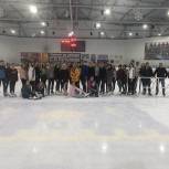 Сторонники и молодогвардейцы Сергиева Посада организовали спортивные соревнования на льду