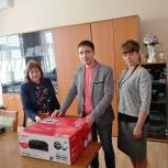 Артур Инджиев сделал подарок школе на своем округе