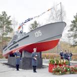 В Тюмени открыли памятник торпедному катеру