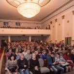 С аншлагом проходят в Великолукском театре спектакли, созданные в рамках проекта «Единой России»