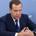 Медведев: Для достижения целей майского указа нужно активное участие госкомпаний