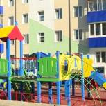 В Макаровском районе ремонтируют дворы