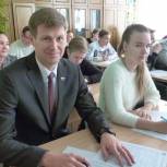 Первомайский район: партийцы приняли участие в географическом диктанте