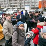 В рамках реализации партийного проекта «Городская среда» депутаты-единороссы проводят выездные встречи с жителями