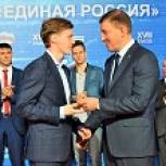 Тимофею Жукову вручили партийный билет «Единой России»