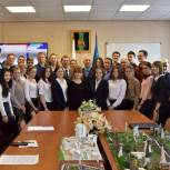 Александр Болотников провел конституционные уроки для юных смирныховцев