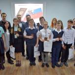 Партийцы Радужного вручили паспорта юным гражданам