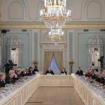 Путин согласился рассмотреть предложения о критериях оценки культурных учреждений
