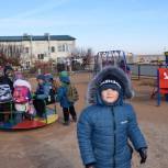 Детская площадка открылась в поселке Прикаспийский Наримановского района в рамках «Городской среды»