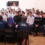 Школьникам Грозного рассказали о правилах безопасности при использовании пиротехнических товаров