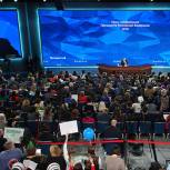 Путин за три часа пресс-конференции ответил на вопросы 41 журналиста
