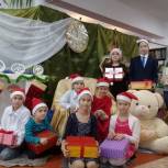 Партийцы Илишевского района устроили новогодний праздник для многодетных семей