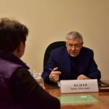 Эрнест Валеев работал с обращениями тюменцев 