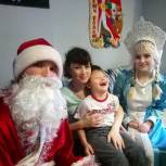 Первомайский район: партийцы поздравили с Новым годом особых детей