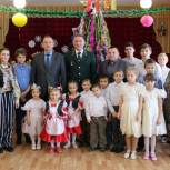 Воспитанникам приюта в клинцовском поселке вручили новогодние подарки