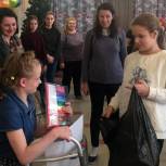 Накануне Нового года новосибирские партийцы поздравили воспитанников Ояшинского дома-интерната