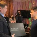 Губернатор Евгений Куйвашев исполнил все мечты свердловчан, размещенные на «Елке желаний» в Кремле