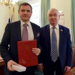 Сергей Корепанов вручил награды создателям памятника «Молодым созидателям земли Тюменской»