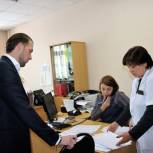 Депутат от «Единой России» посетил поликлинику Сибая